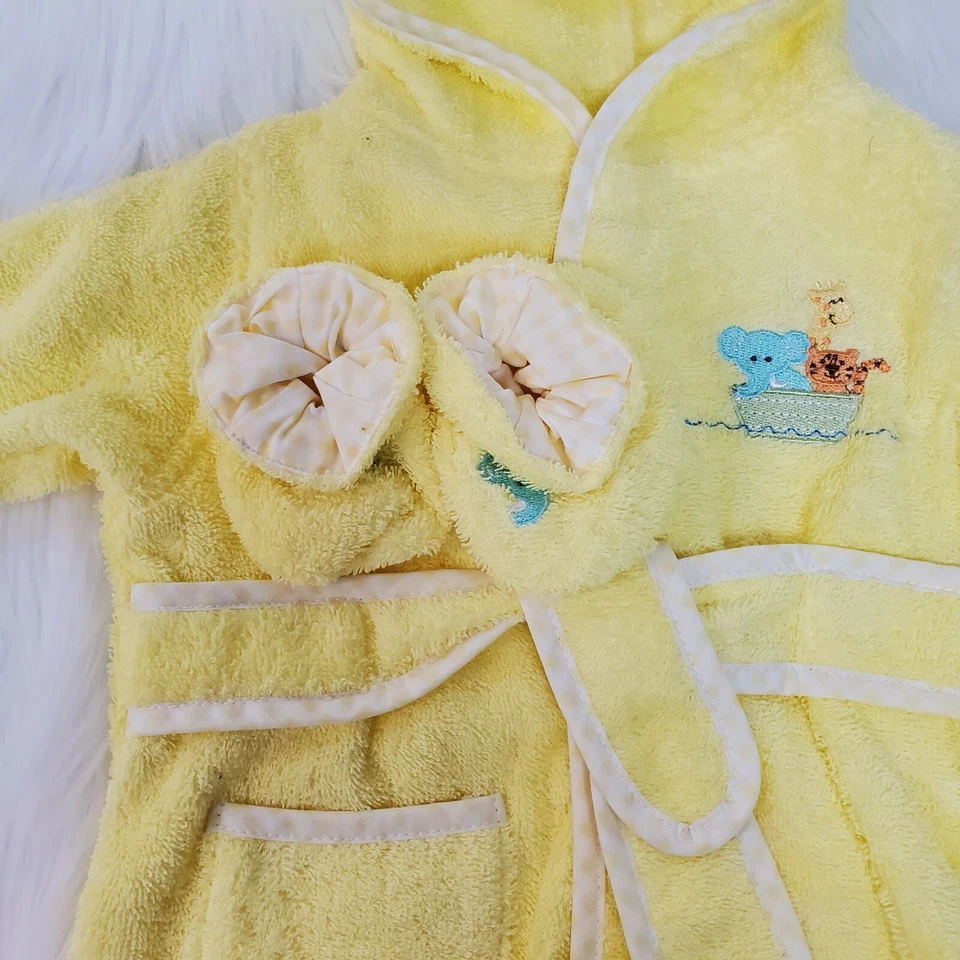 Spasilk 0-9 Months Baby Unisex Hooded Towel Robe Slipper Booties Yellow NWT B19 - Image 2 of 4