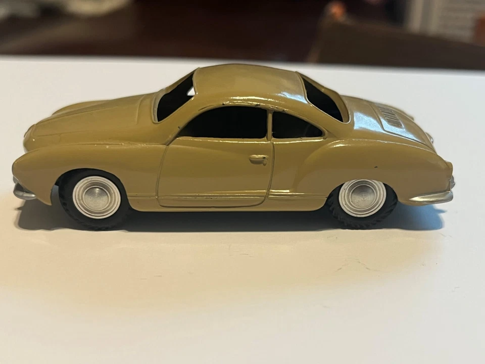 Original Marklin VW Karmann Ghia #8021, Excellent in Fawn with original box - Image 2 of 4