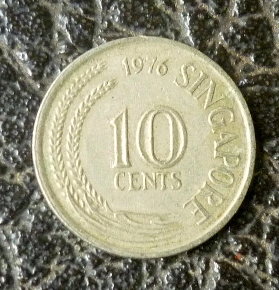 Singapore 1976 Cupro Nickel 10 Cents Sea Horse 'UNCLEANED' 'VF/EF'. - Image 2 of 2