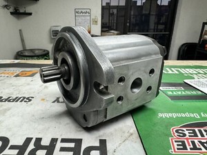 3EA-60-A5110 Hydraulic Pump Fits Komatsu FG15H-16 FG15HT-16 FG18H-16 GOOD USED