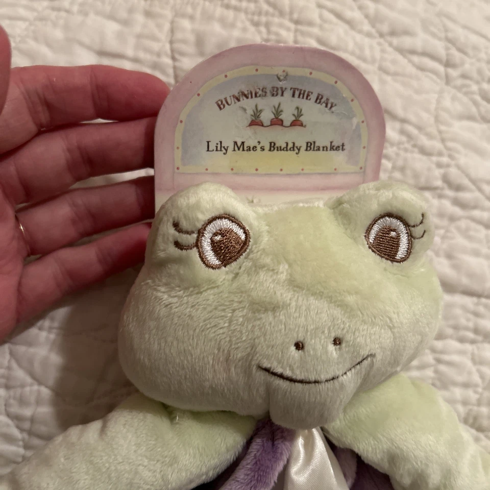 Bunnies By The Bay Lily Mae’s Buddy Manta Peluche Rana Foto 2 de 4
