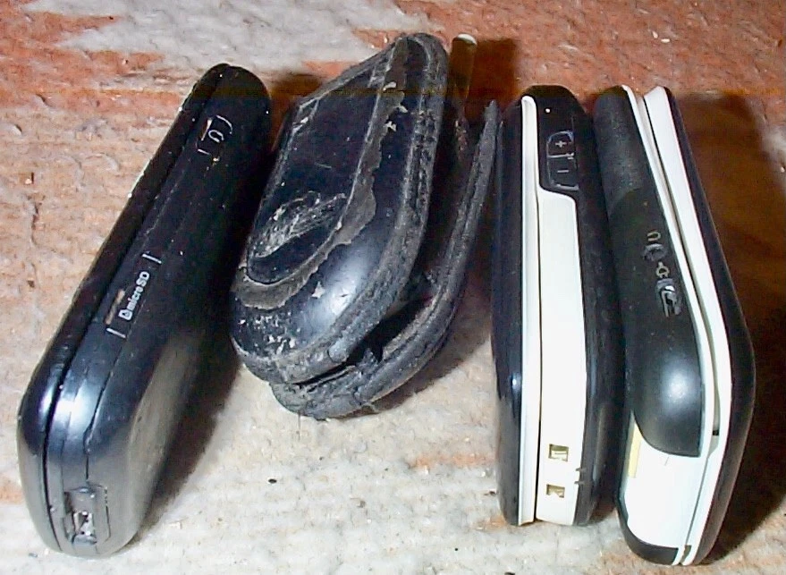 Used 4 CELL PHONES -- Sprint LG - Consumer Cellular Easy Doro -- FLIP -- Working - Image 4 of 4