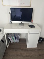 iMac Computer With Desk
