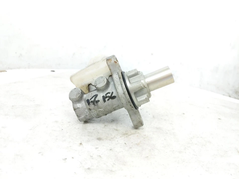 2017-2019 Honda Cr-V Brake Booster Master Cylinder 01462Tlaa00 - Image 2 of 4