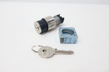 Siemens 3SB3 500-4PD01 Key Operated Switch 3 Pos