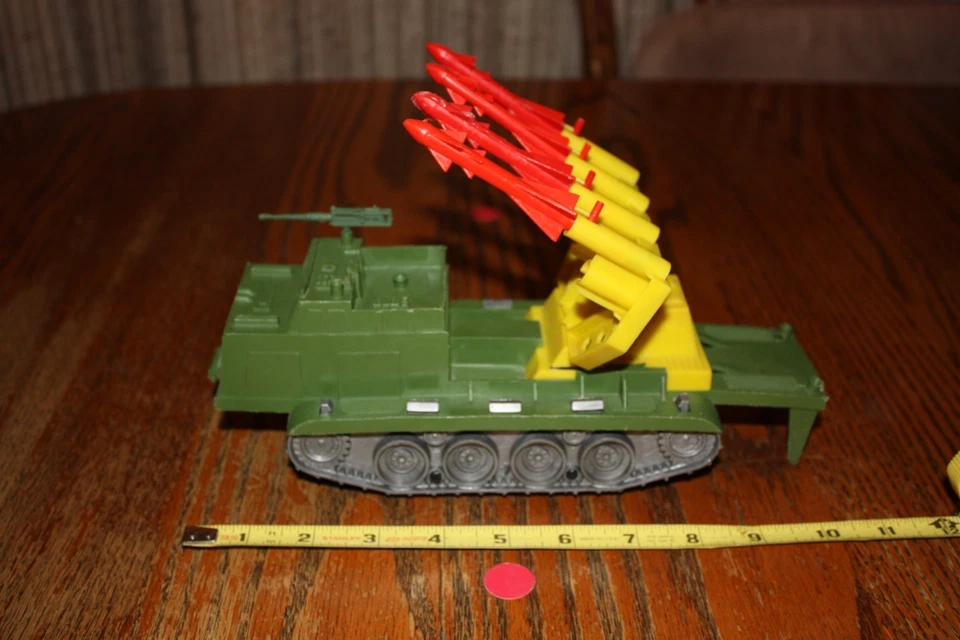 MPC Army Tank & Fully-Functional Yellow 4-Missile Nike Launcher/Red Missiles - Image 2 of 4
