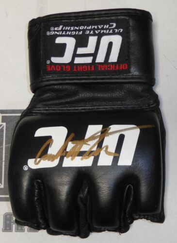 Carlos Newton Signed Official UFC Fight Glove PSA/DNA COA Autograph 17 31 34 38 - Picture 1 of 5