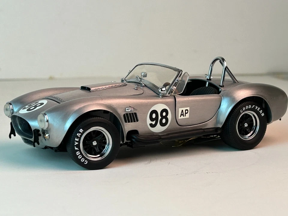 Franklin Mint 1:24 Scale Shelby Cobra 427 S/C with Box - Image 2 of 4