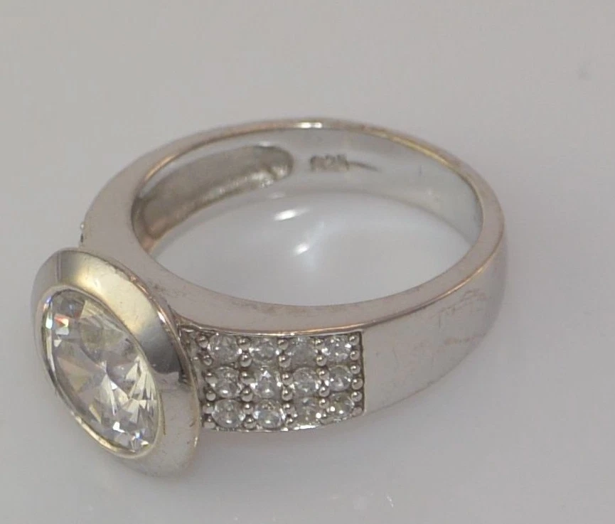 Damen Solitär-Ring - mit  Zirkonia/ 925er Silber (55 (17,5 mm Ø)  - Bild 3 von 4