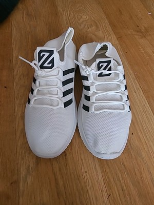 Brandneu Unisex Größe 5 UK weiß mit schwarzen Turnschuhe