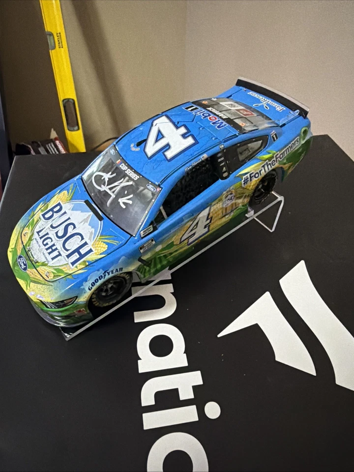 Kevin Harvick 1/24 Busch Light #For The Farmers 2020 Atlanta Win Elite Foto 2 de 2