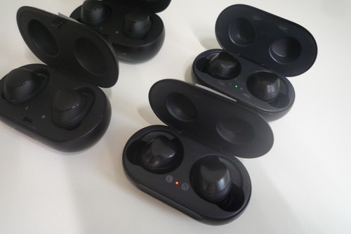Job lot 2x Samsung Gear IconX Earbud And 2x Galaxy Buds Headphones - Black - Afbeelding 5 van 9