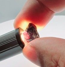 Alexandrite Brute change color 8.86 carats