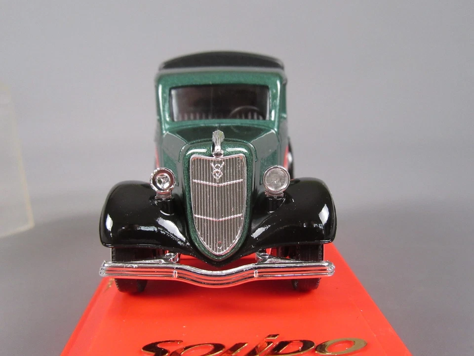 D219 Vintage Solido France Ford V8 Green 1936 Van Coca Cola 1:43 +Box - Image 2 of 4