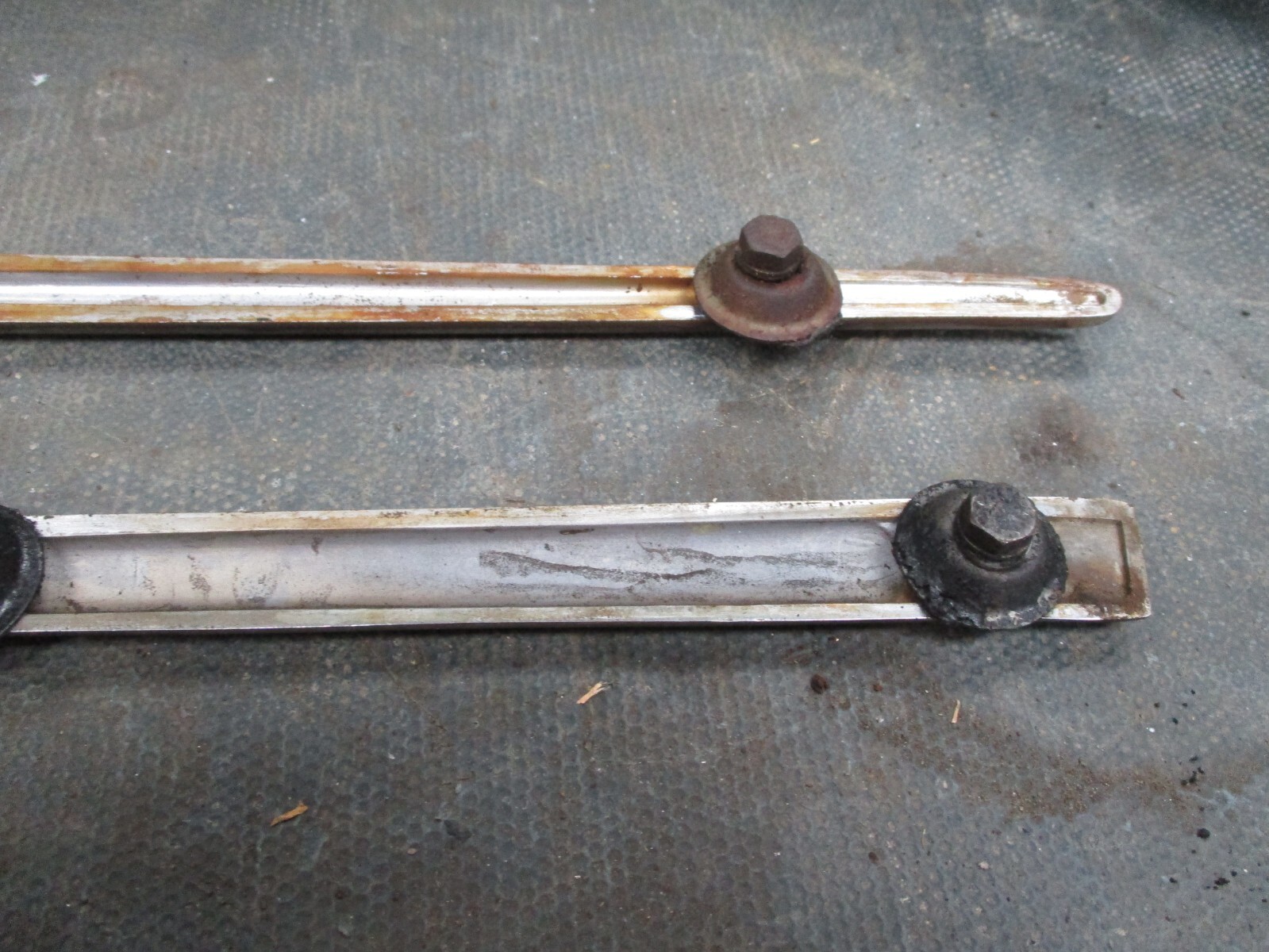 Bentley MK VI , R Type R&L 1/4 Panel Exterior Molding Trim