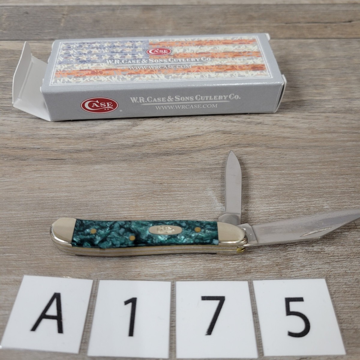 CASE XX 2017 GREEN SPARKLE KIRINITE PEANUT KNIFE RARE 32582
