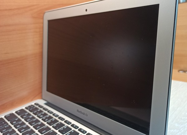 Apple MacBook Air A1465 11" Para Piezas Tal Como Está Sin SSD Placa Madre Muerta 2