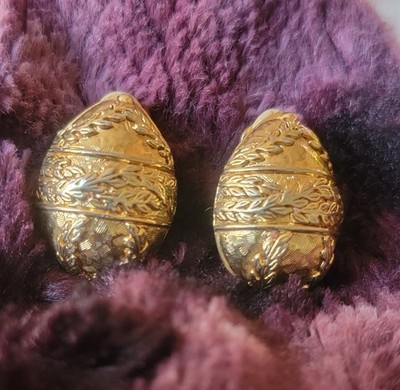 Signed Vintage Joan Rivers Gold Tone Texture Design Clip Earrings