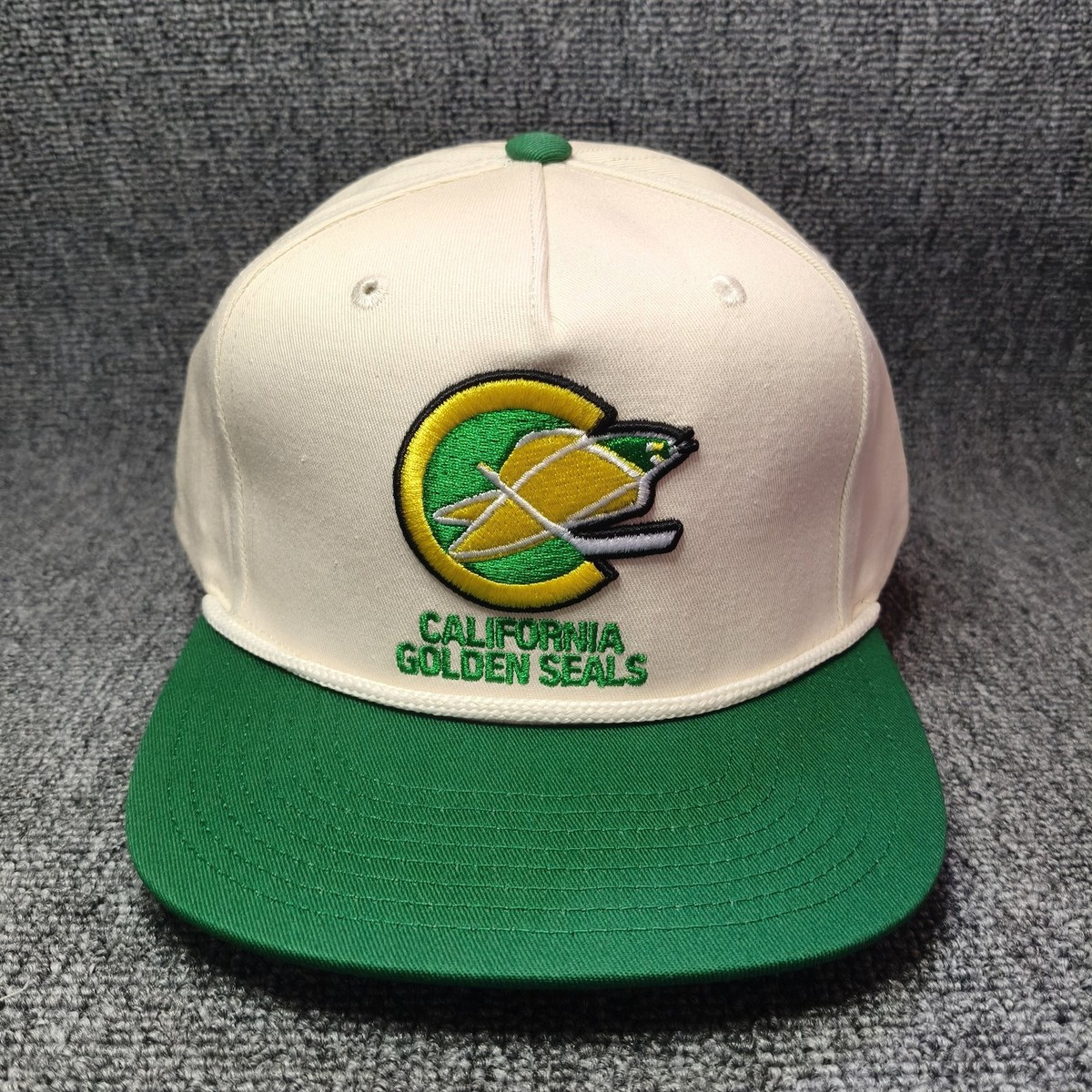 Mitchell & Ness California Golden Seals NHL Old Logo Snapback Hat White Green