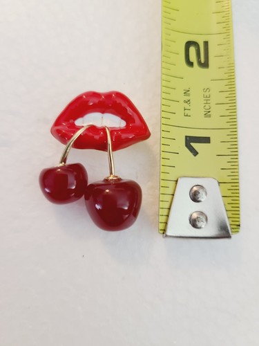 NWOT Red Lips Cherries Brooch Pin ~ Cherry Kiss Brooch Pin Gold Tone - Picture 7 of 7