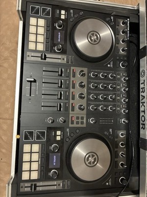 Native Instruments Traktor Kontrol S4 Mk3 Traktor DJ Controller