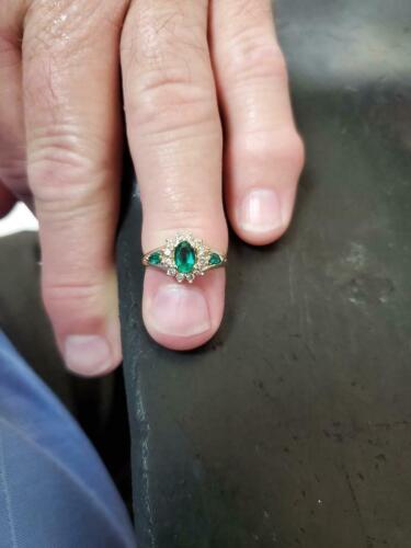 14k Yellow Gold Natural Emerald And Diamonds Ring Ladies Ring 3.5 Grams - Picture 1 of 4