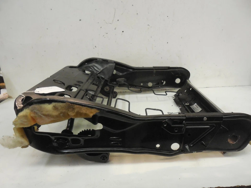 BMW 750il 740i 735i E32 Lower Seat Bottom Frame No Cushion 8104237 - Image 4 of 4