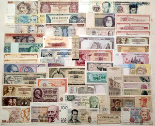 G /1 BEAU Lot de 49 Billets du MONDE de TB à NEUF (Voir Photos )