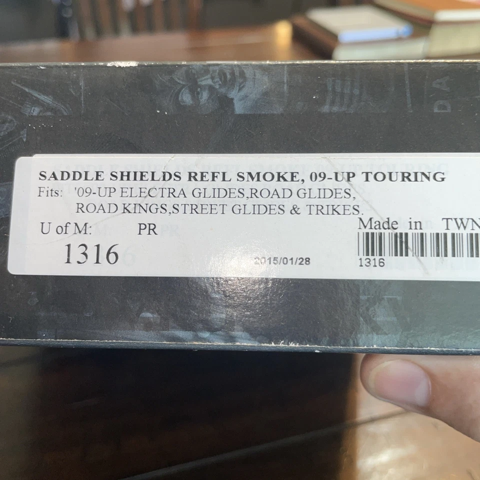 Escudos de sillín Kuryakyn 1316 reflectantes humo para Harley Davidson Touring 09-UP Foto 2 de 3