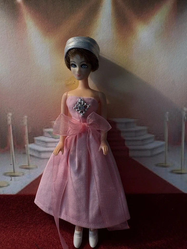 Traje MUÑECA AMANECER “BONITA EN ROSA”. 2 looks en un atuendo. Foto 2 de 4