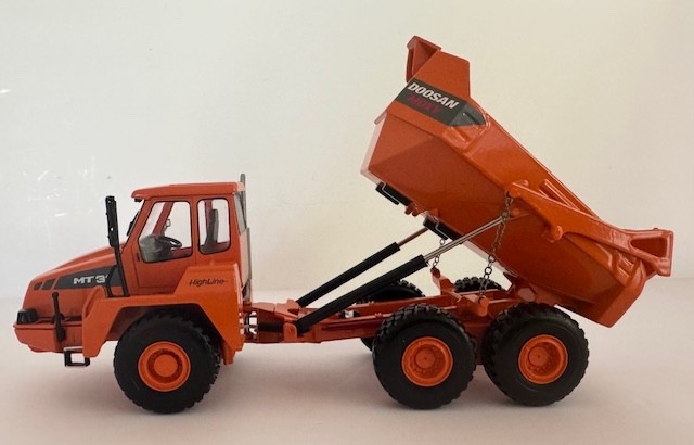 1:50 Doosan Moxy MT 31 Articulated Dump Truck Diecast Model By NZG