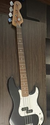 Squier Precision Bass 4-String Solid-Body Electric Bass Guitar Black RH