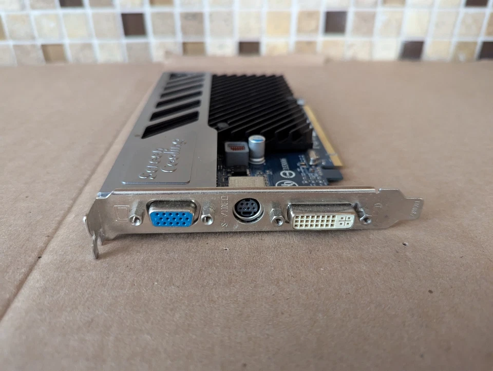 GIGABYTE GV-RX24T256H ATI RADEON PCI-E 256MB GRAPHICS CARD F8-5(13) - Image 2 of 4