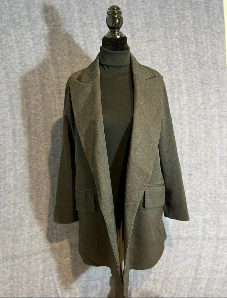 ¡Hermoso abrigo Club Monaco! Foto 2 de 4