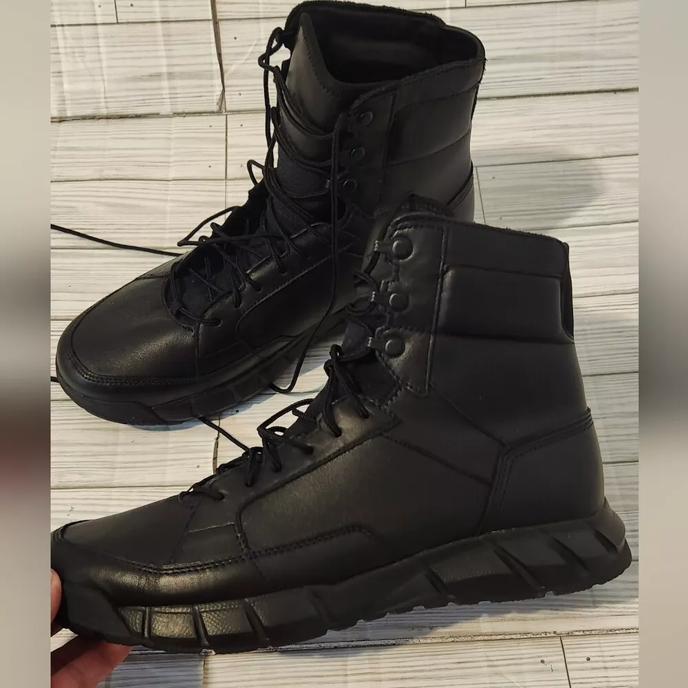 NWOT Oakley Men s Leather Coyote Black Boots Size 11