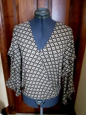 MAX STUDIO XS BLACK MULTI FLORAL V NECK LONG RUFFLE SLEEVES SNAP WRAP BLOUSE NWT