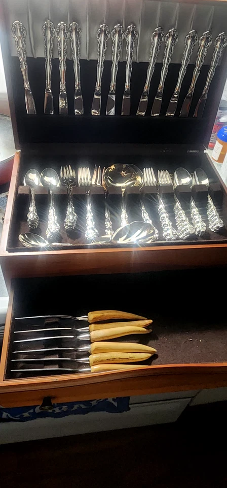 Modern Baroque by Community Oneida Silverplate Flatware 12 Settings 75 pieces - Image 4 of 4