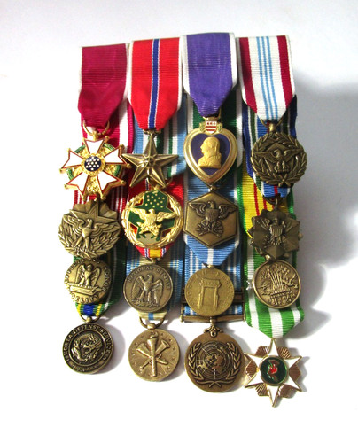 Army Soldiers  Korean Vietnam Mini Medal Bar 16 Medals