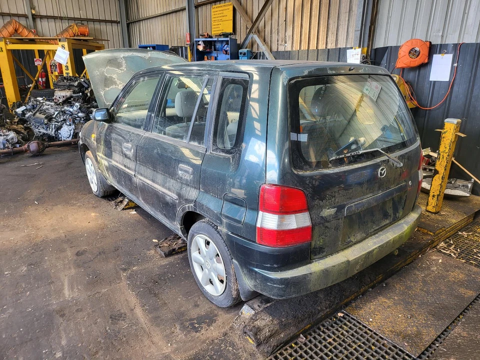 Mazda 121 Left Corner Light DW 11/1996-03/2000 - image 4 of 4