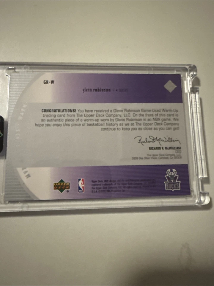 Camiseta deportiva de calentamiento de materiales Glenn Robinson MVP Upper Deck 2002-03 #GR-W Bucks Foto 2 de 2