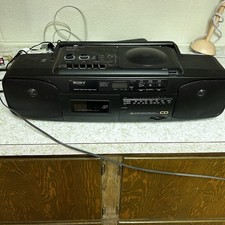 Sony CFD-50 Boombox  CD/AM/FM/Cassette  CD  Radio Work  Tape Faulty 