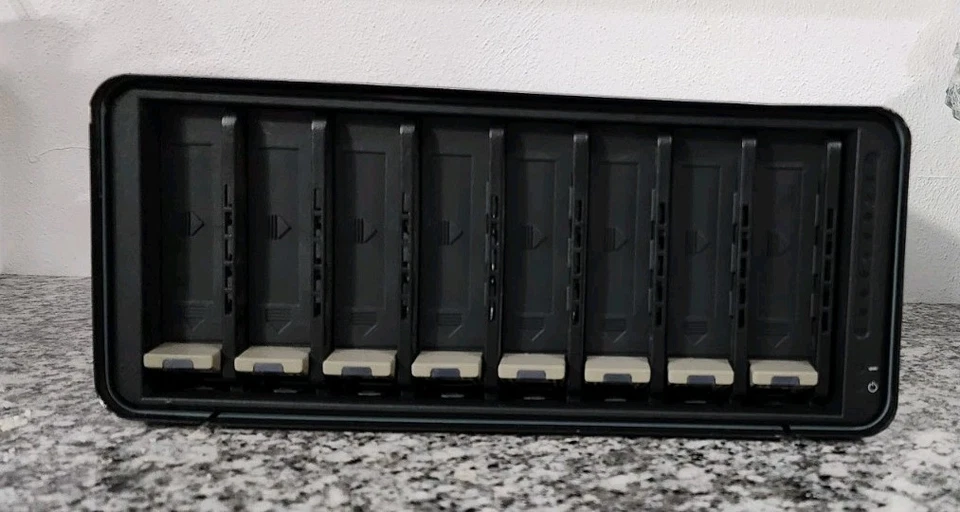 DROBO B800i iSCSI Business Storage Array, SAN/NAS No HDD, Untested No Power Cord - Image 2 of 4