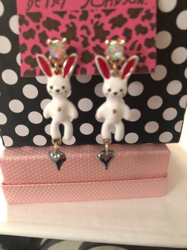 Betsey Johnson Pink White Bunny Rabbit Alice WL Earrings Crystals Gift Box - Picture 9 of 12