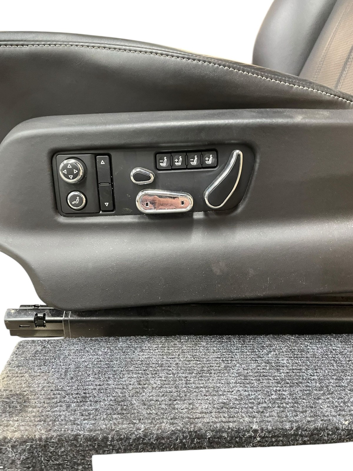 2015-2020 BENTLEY BENTAYGA Front Left Seat Assy Complete Beluga BB Black Leather