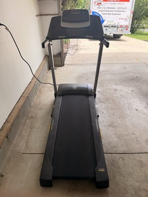 Gold's Gym Trainer 430i Electric Treadmill 10 mph 10% Incline 16 Programs