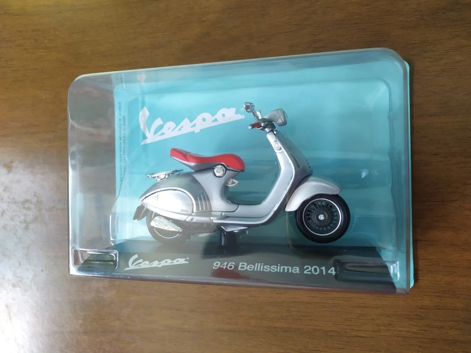 Lotto Modellini Vespa in Scala 1/18 - Immagine 2 di 4