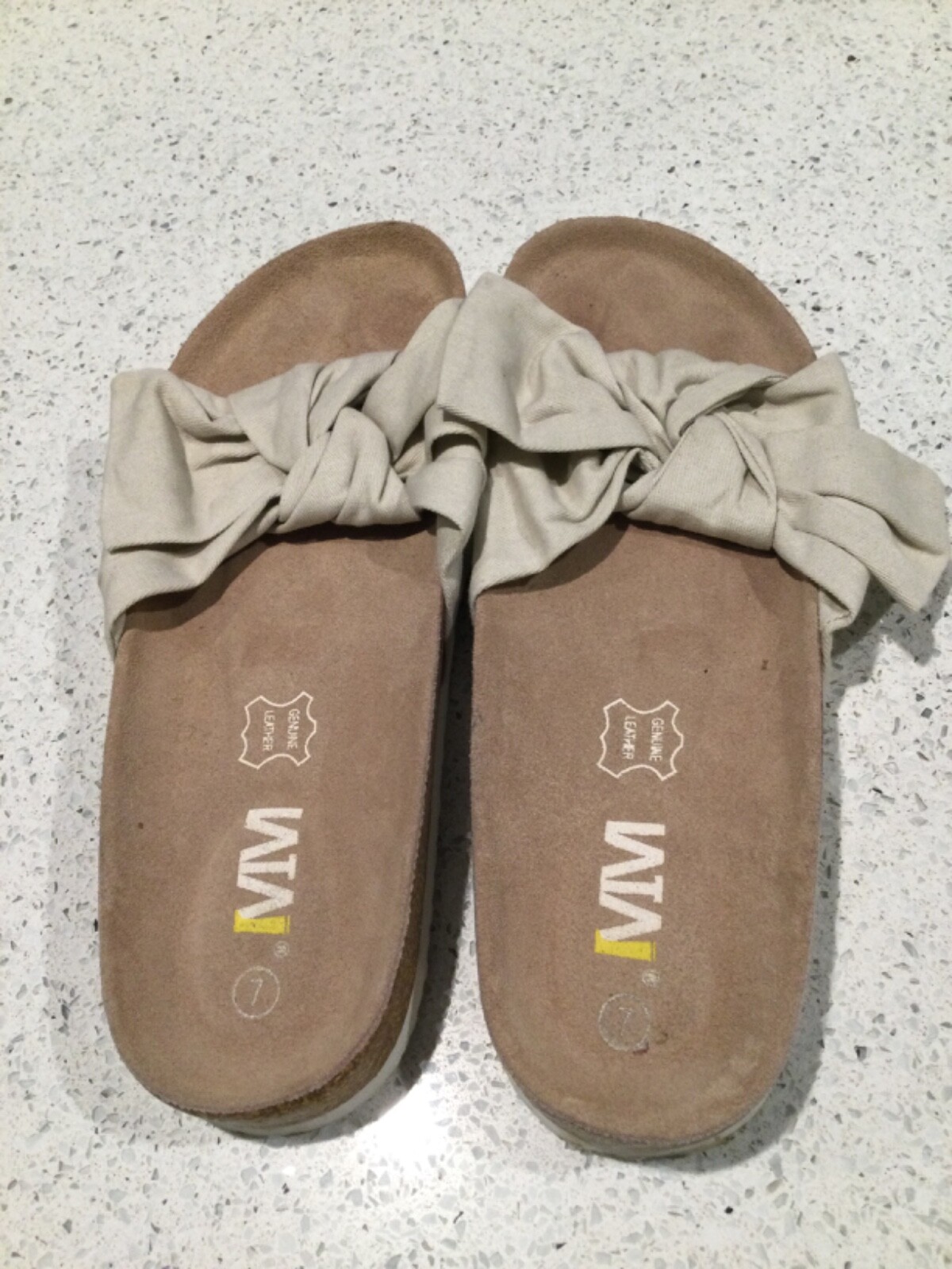 APL Sandali donna Wander The World slip on in pelle con fiocco taglia 7 scarpe casual