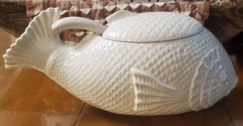 Beautiful Vintage Fish Soup Tureen with Ladle White 16" X 7"😁 - Picture 1 of 5