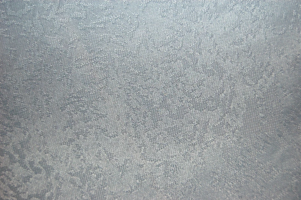 BEAUTIFUL 72" x 90" FLORAL CUT WORK TABLECLOTH AND EIGHT NAPKINS - Image 4 of 4