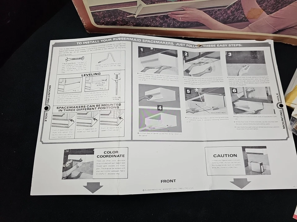 Gabinete Rubbermaid Spacemaker 1969 convierte el espacio residual en un lugar de almacenamiento Foto 2 de 4